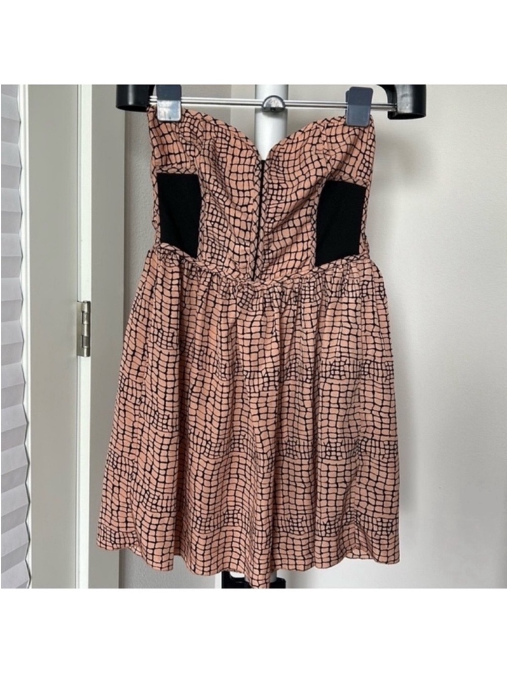 Summer strapless Mini Dress Sz M Fit & Flare Salmon Peach Black